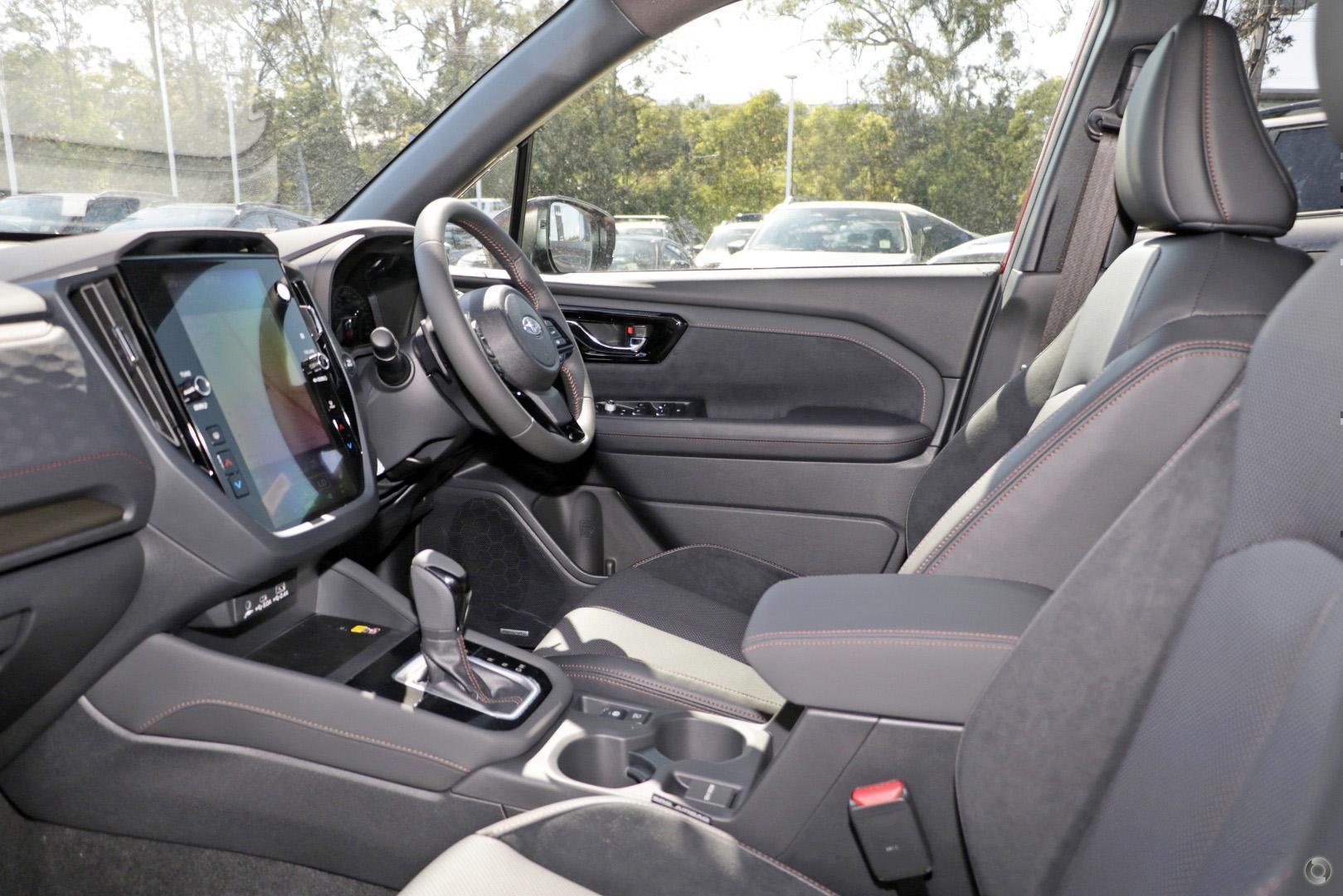 2025 Subaru Forester Hybrid Touring — photo 10