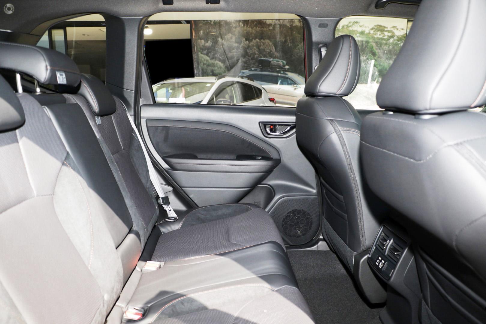 2025 Subaru Forester Hybrid Touring — photo 11