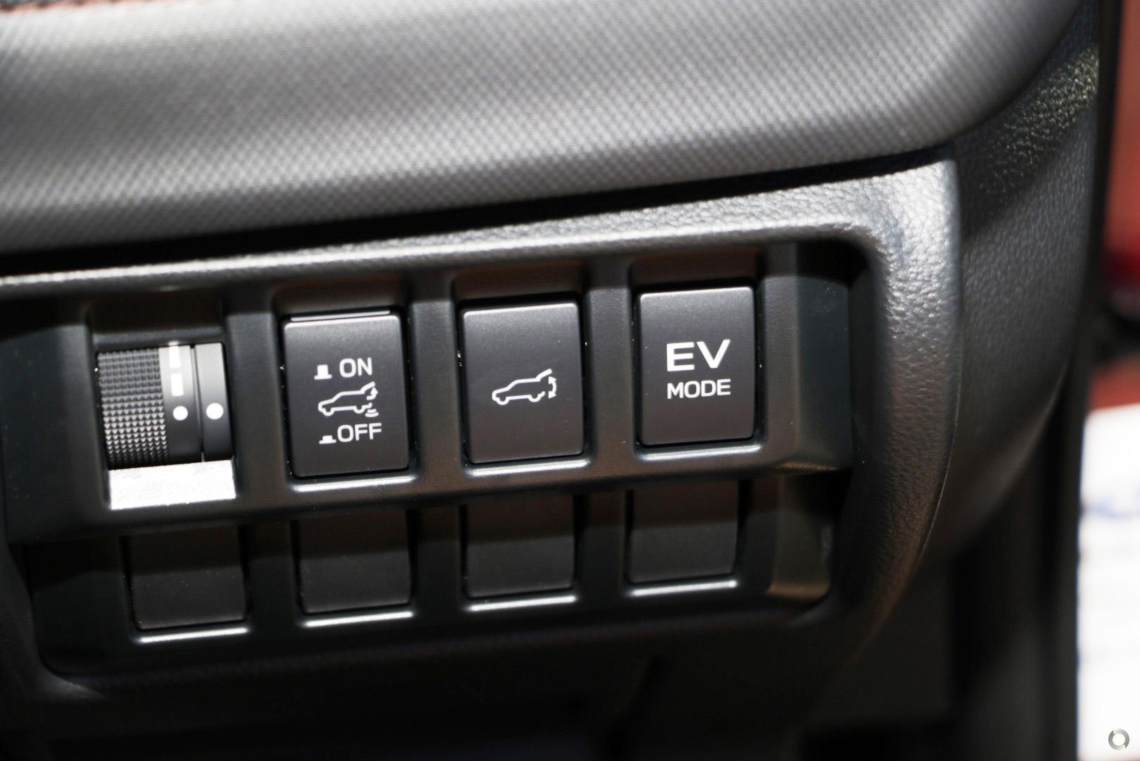 2025 Subaru Forester Hybrid Touring — photo 15