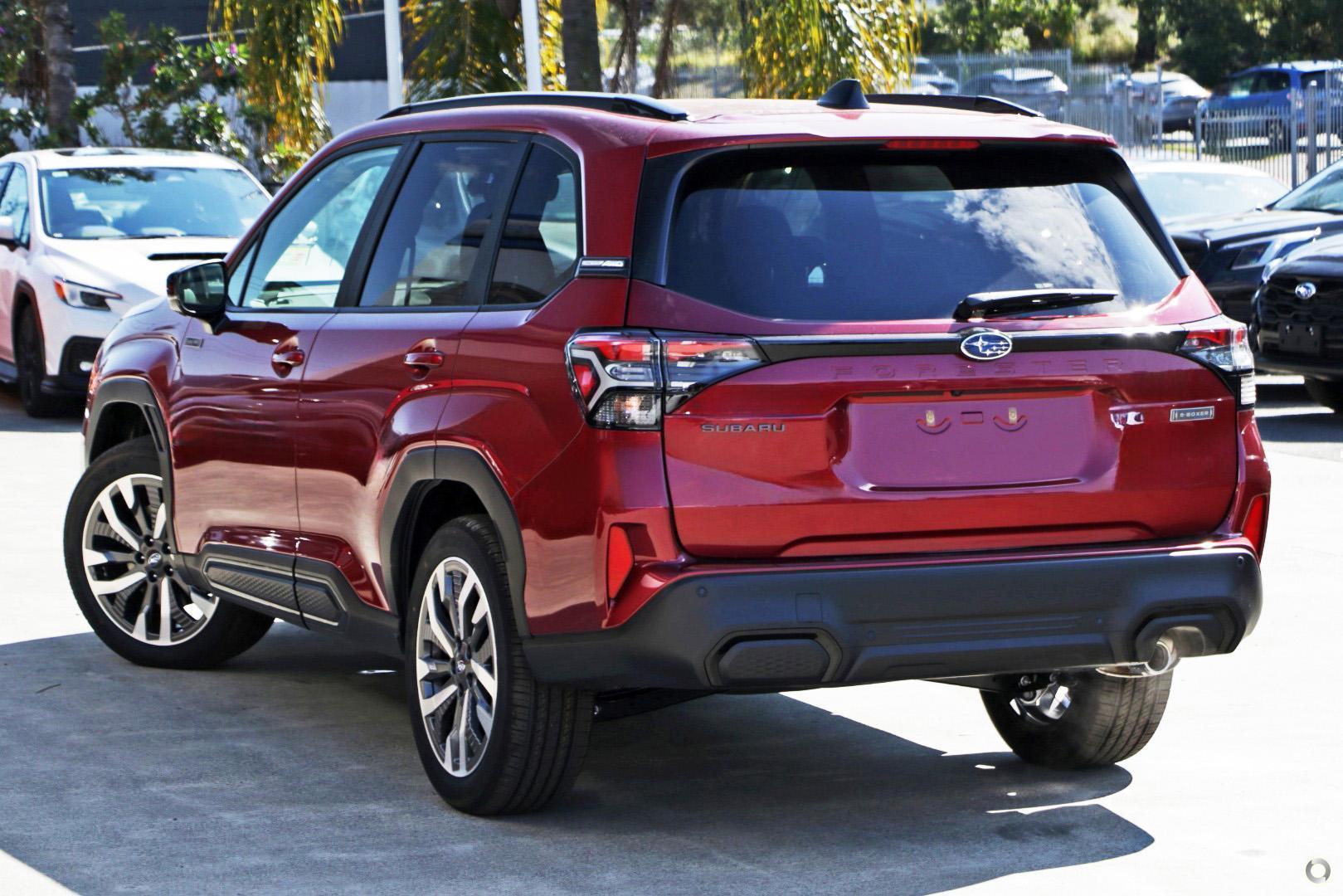 2025 Subaru Forester Hybrid Touring — photo 4