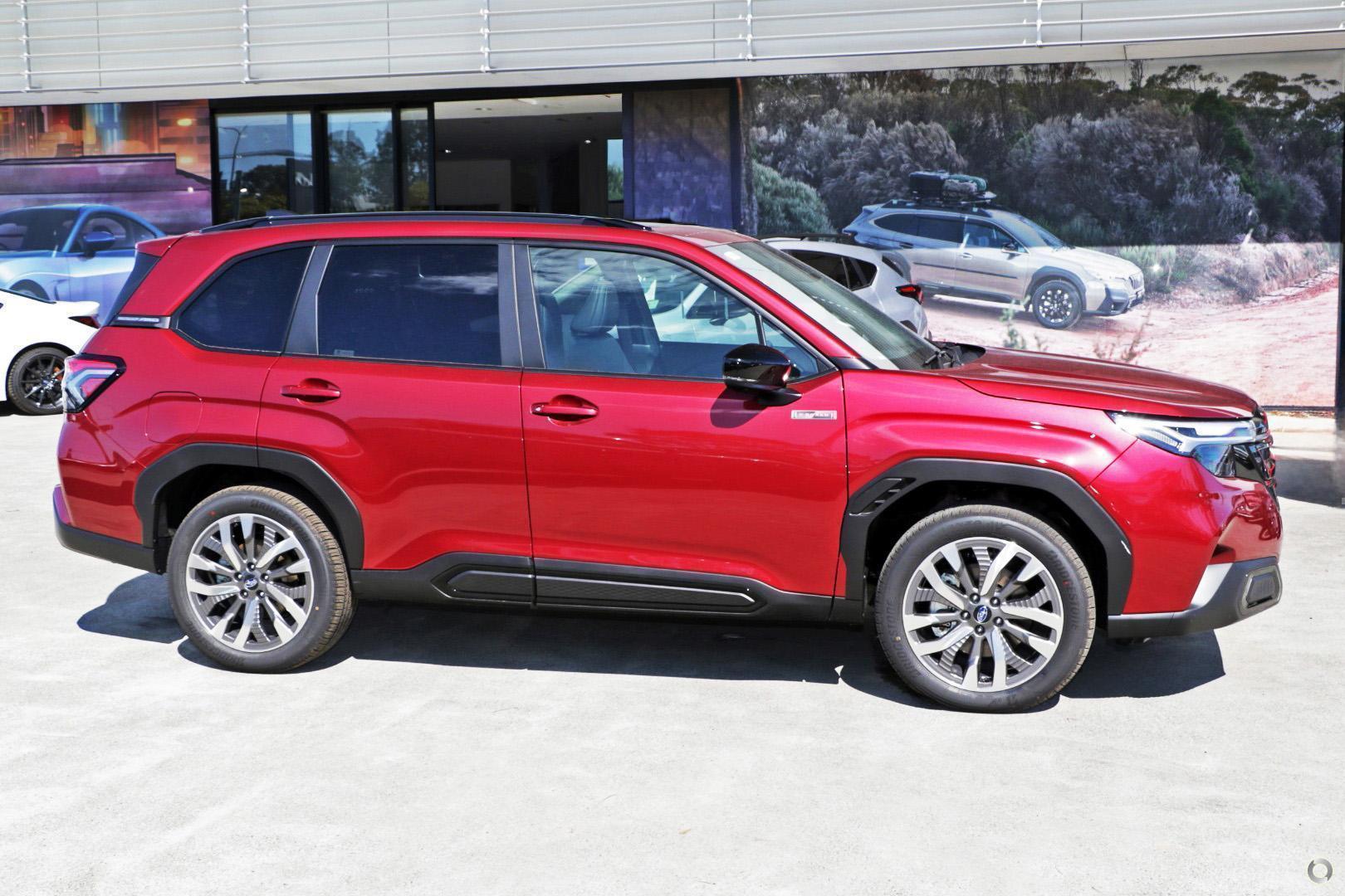 2025 Subaru Forester Hybrid Touring — photo 5