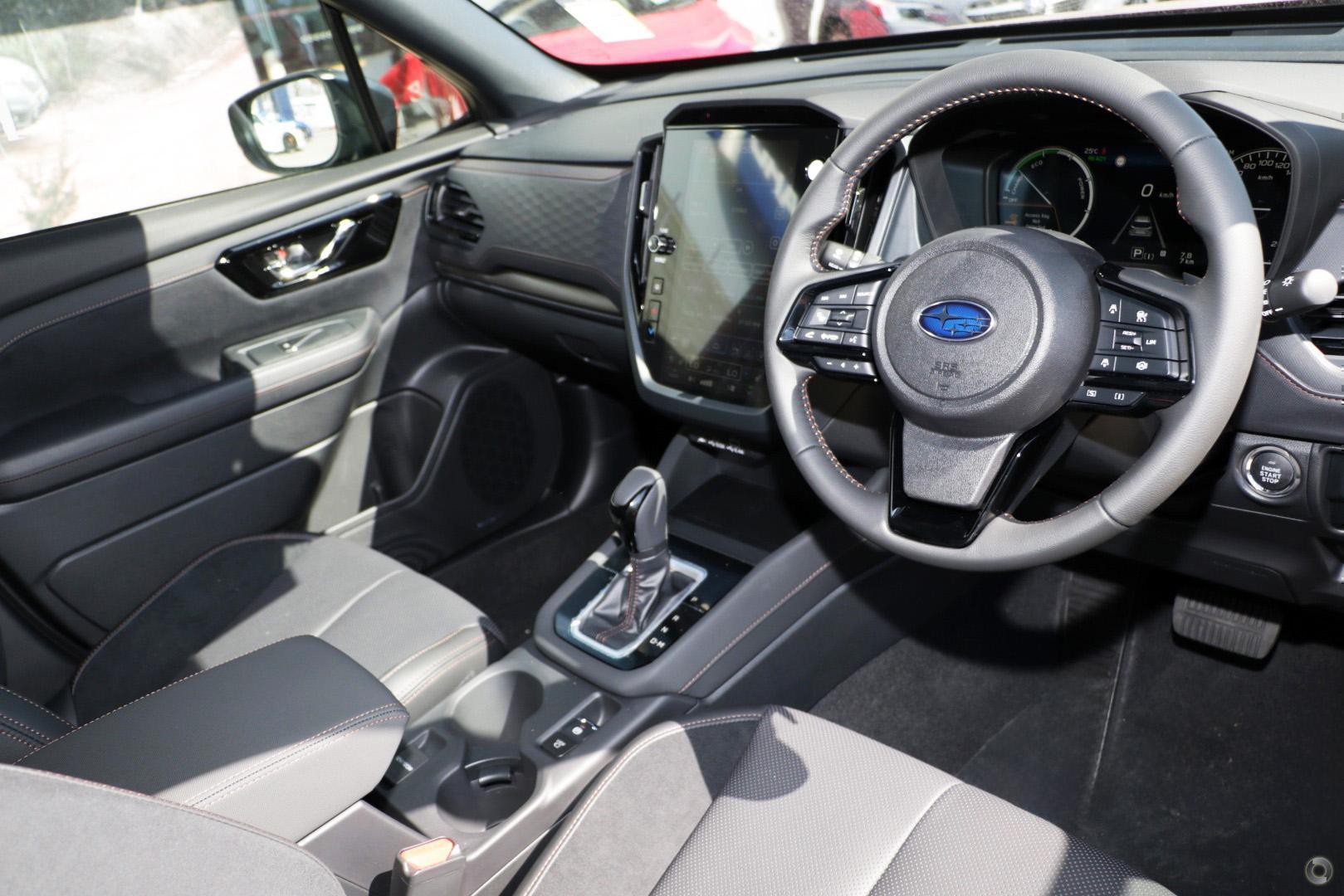 2025 Subaru Forester Hybrid Touring — photo 6