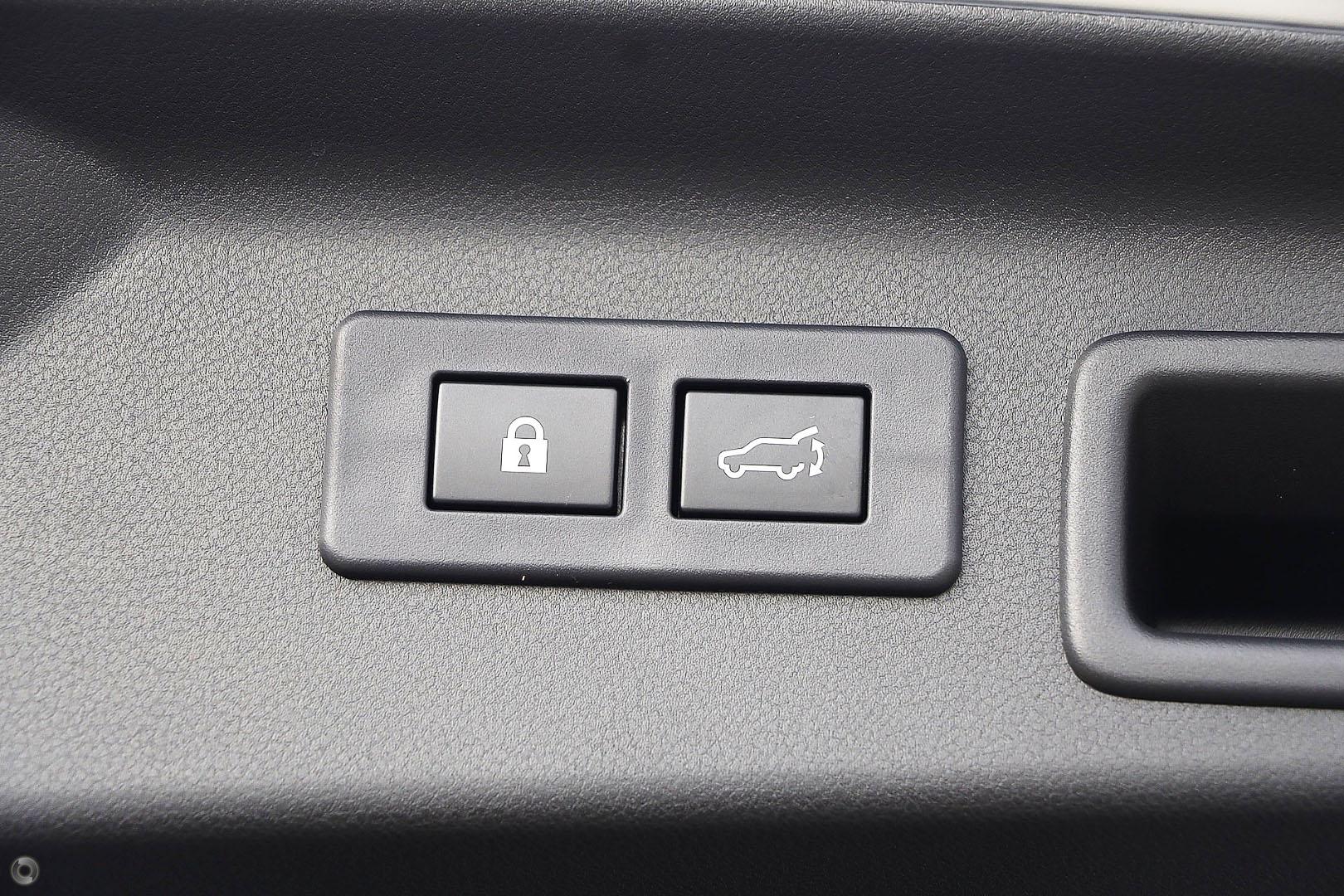 2025 Subaru Forester Hybrid Touring — photo 11