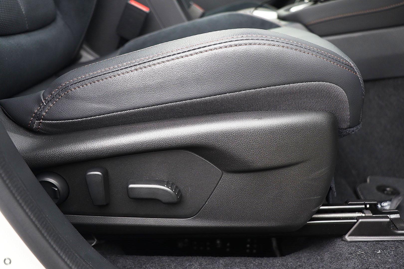 2025 Subaru Forester Hybrid Touring — photo 12