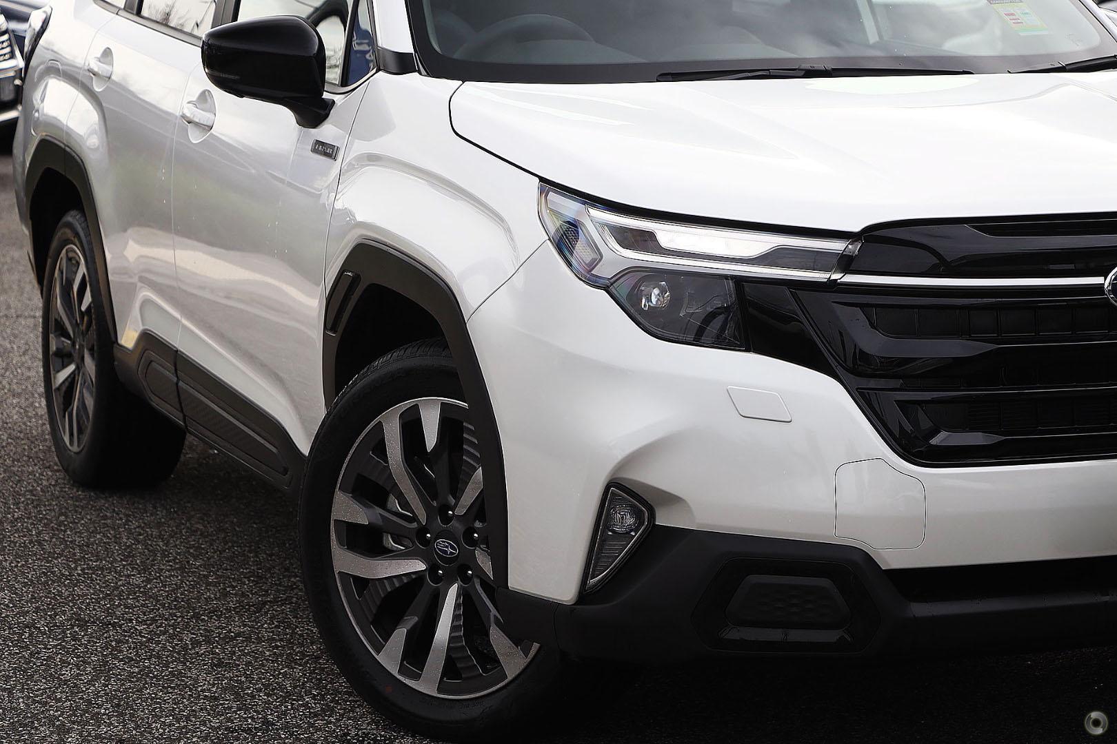 2025 Subaru Forester Hybrid Touring — photo 15