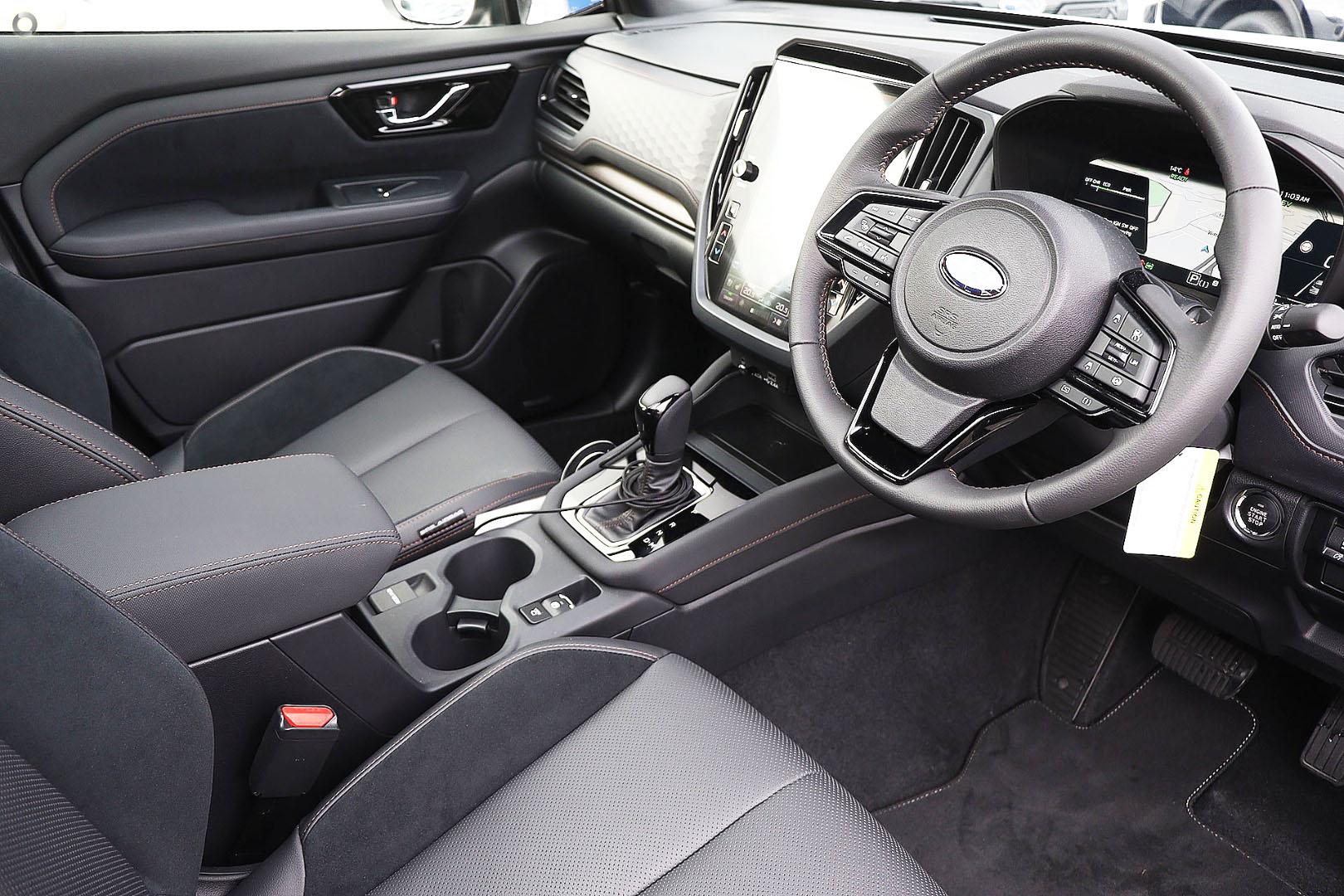 2025 Subaru Forester Hybrid Touring — photo 6