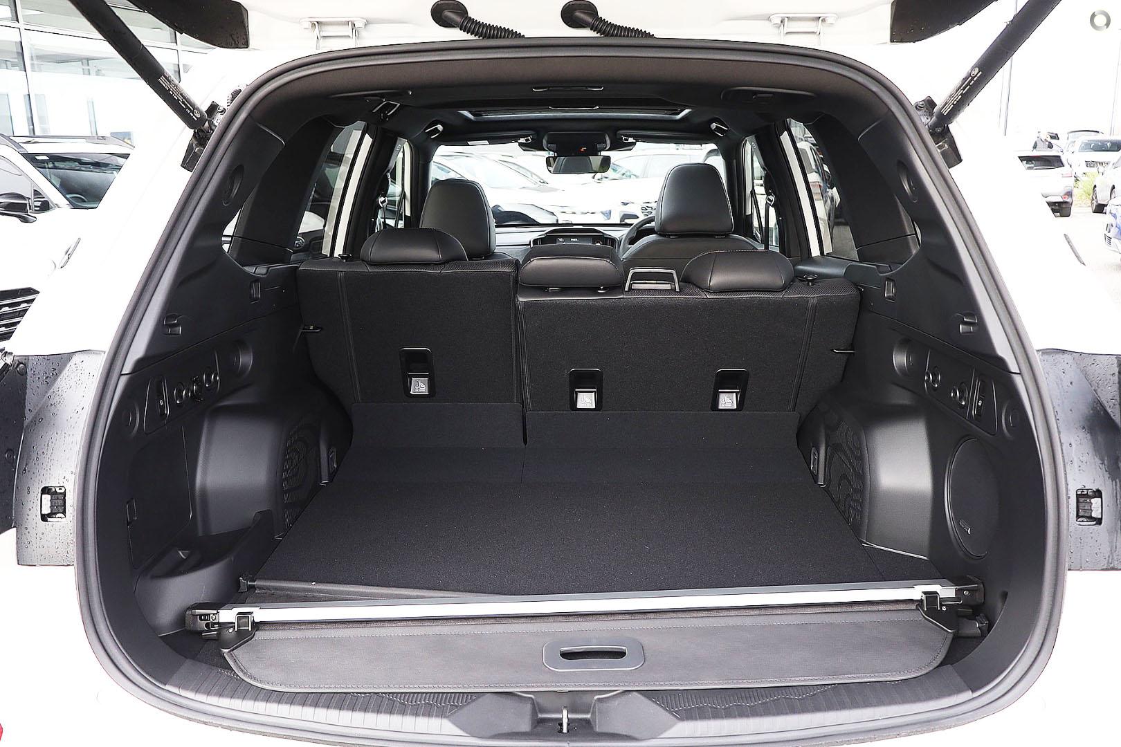 2025 Subaru Forester Hybrid Touring — photo 9