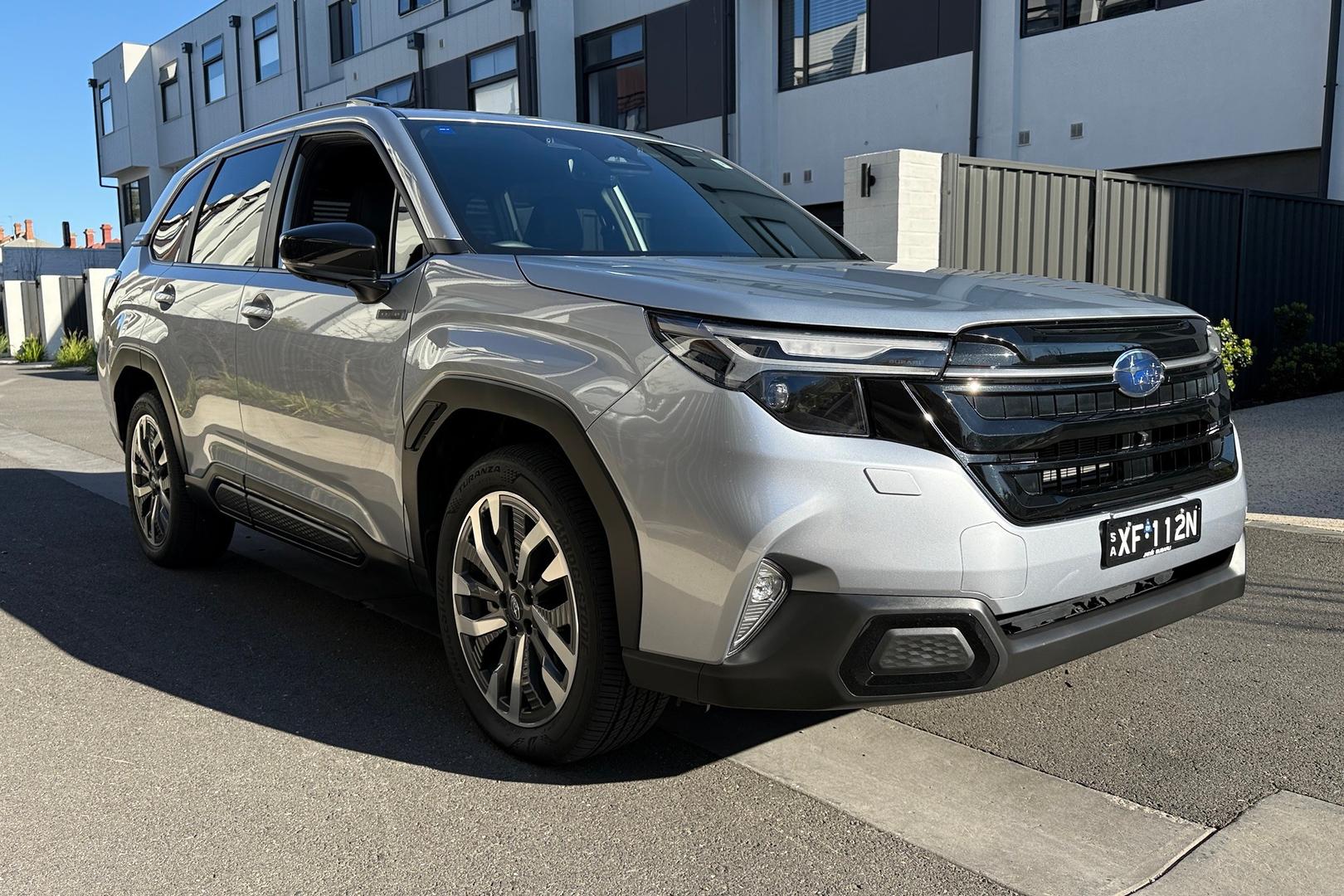 2025 Subaru Forester Hybrid Touring — photo 1