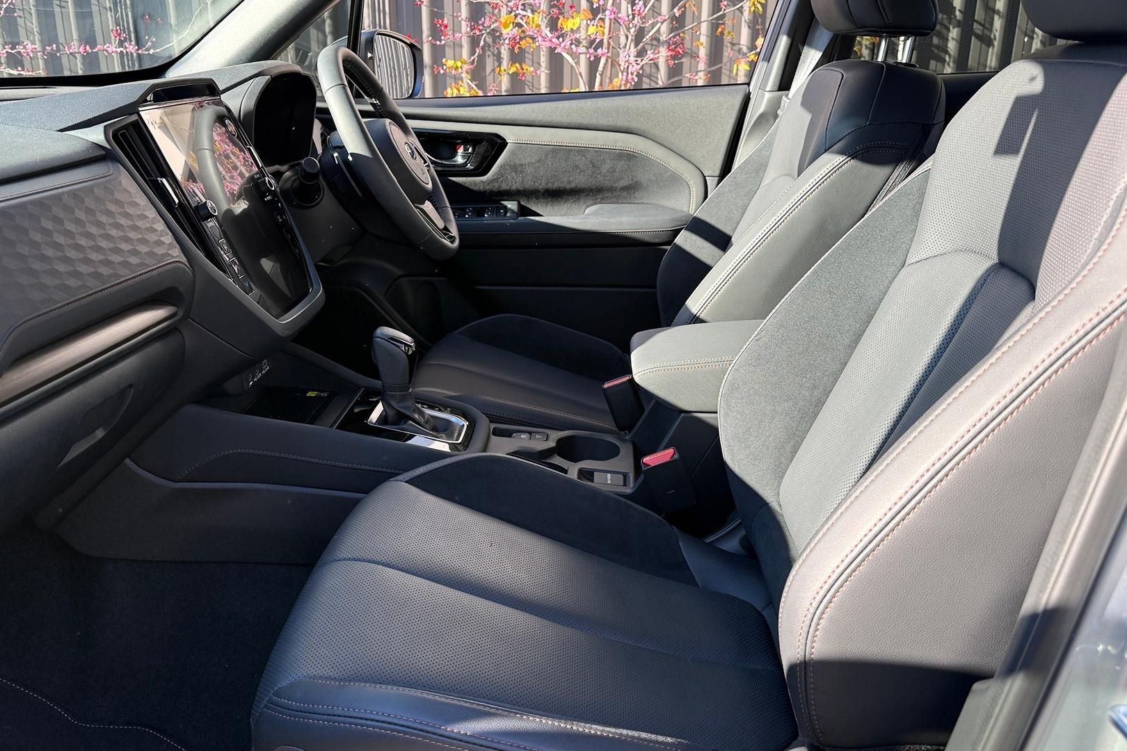 2025 Subaru Forester Hybrid Touring — photo 8