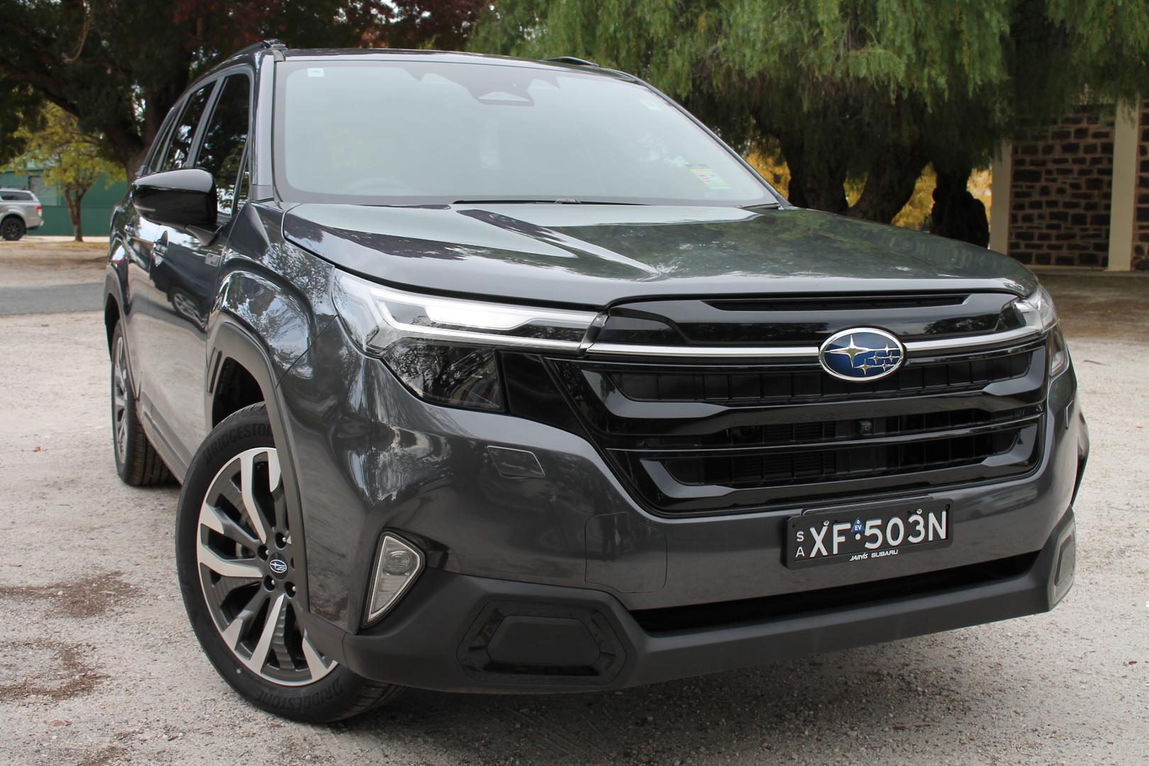 2025 Subaru Forester Hybrid Touring — photo 1