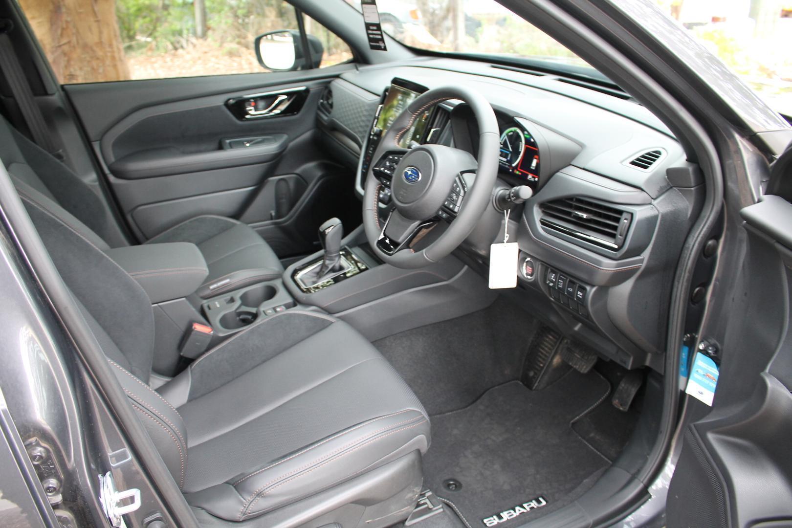 2025 Subaru Forester Hybrid Touring — photo 10