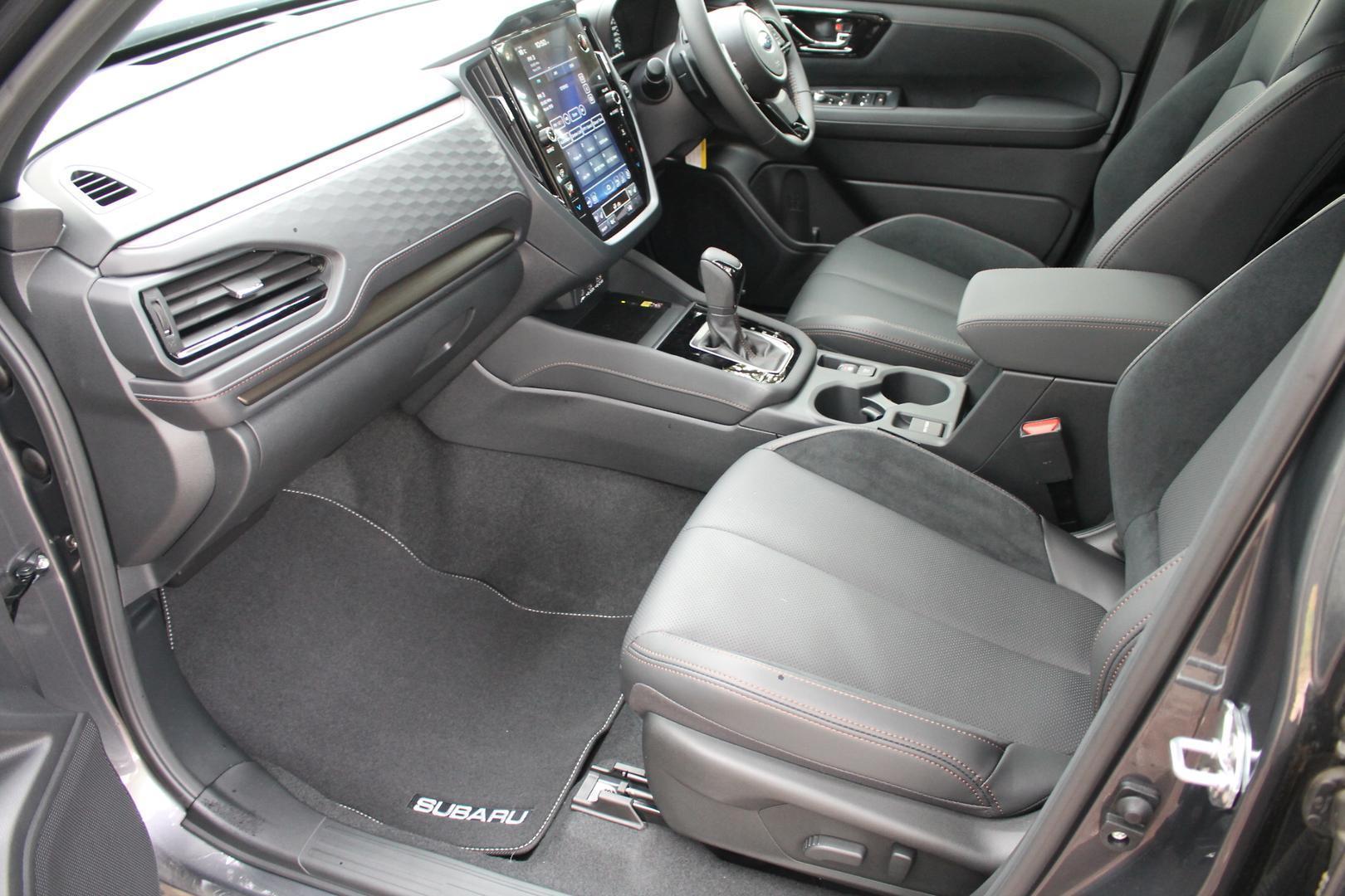 2025 Subaru Forester Hybrid Touring — photo 16