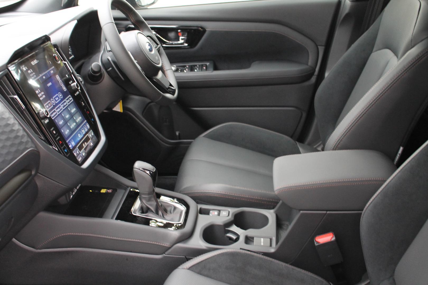 2025 Subaru Forester Hybrid Touring — photo 17