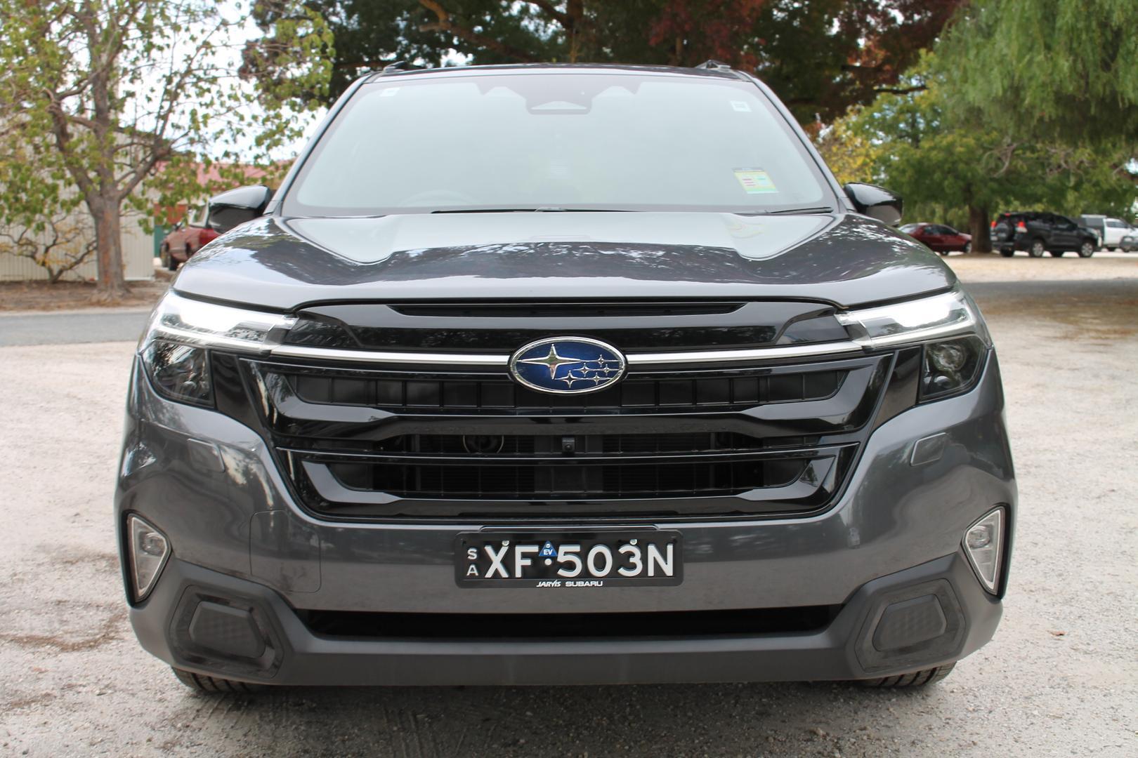 2025 Subaru Forester Hybrid Touring — photo 2