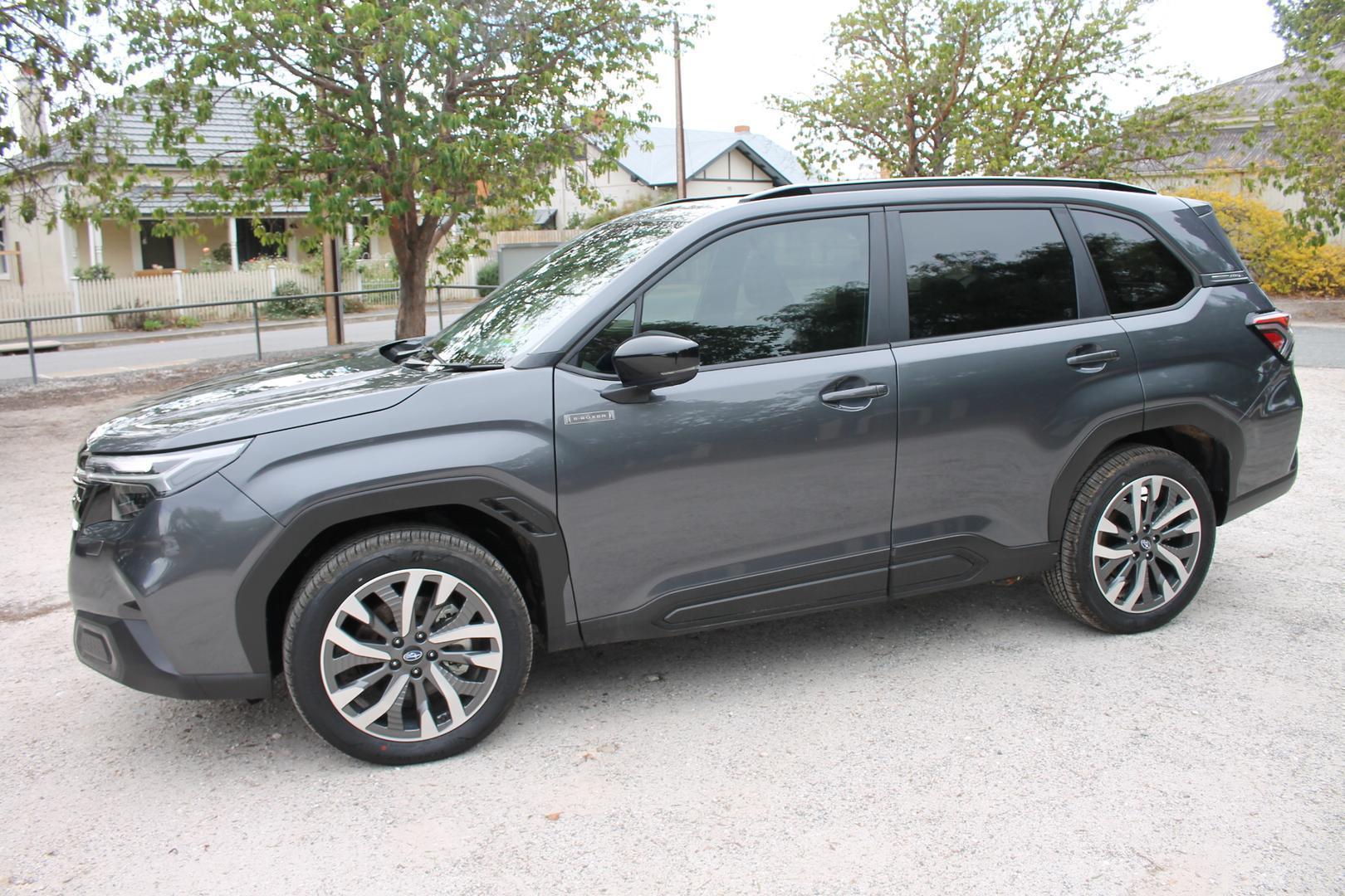 2025 Subaru Forester Hybrid Touring — photo 24