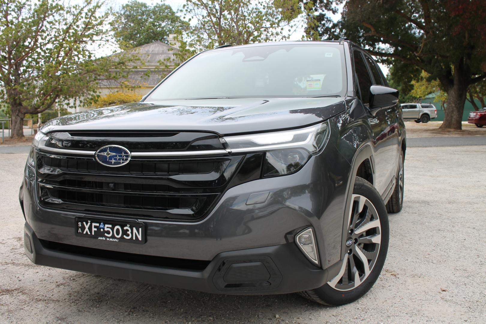2025 Subaru Forester Hybrid Touring — photo 3