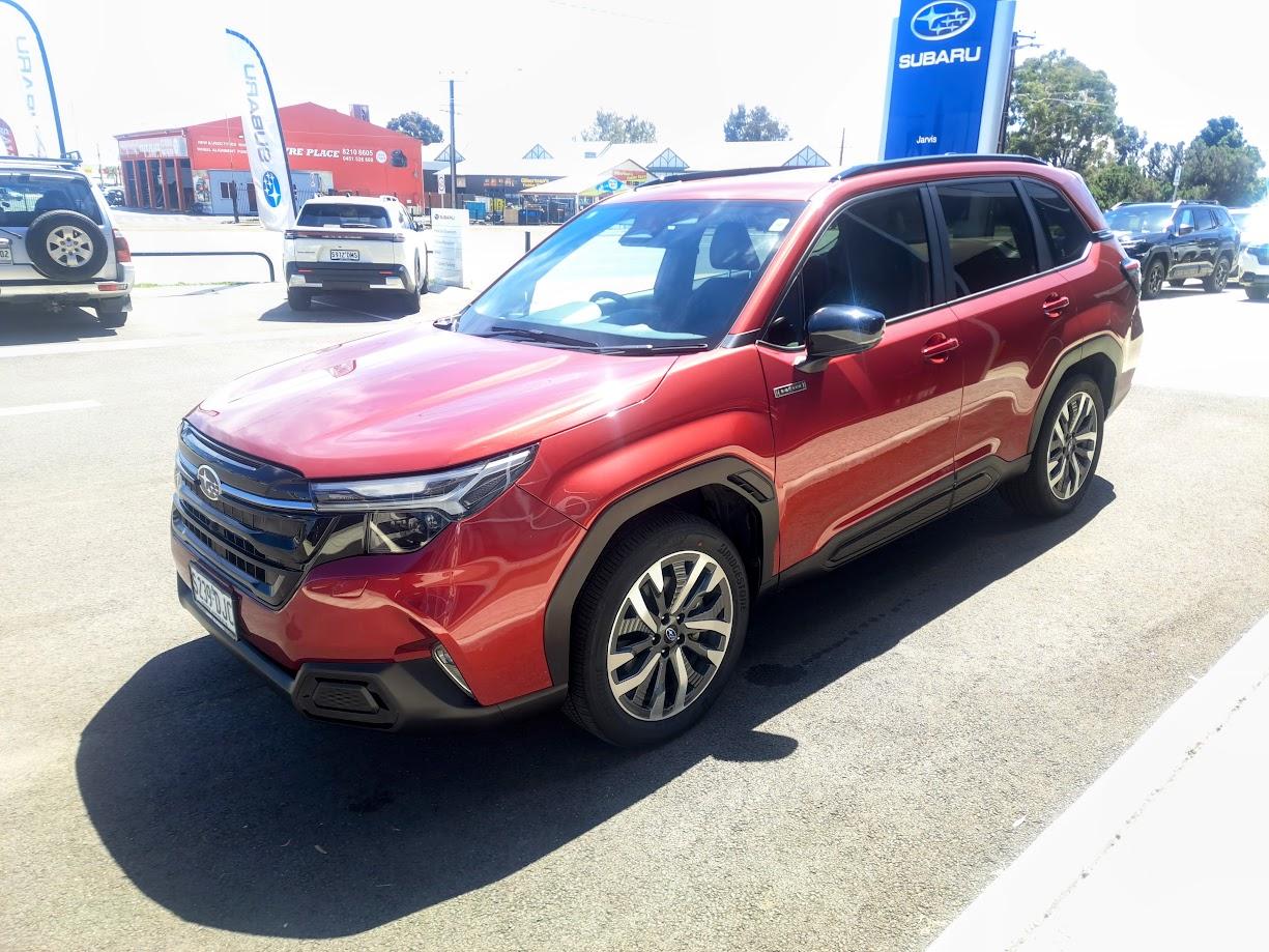 2025 Subaru Forester Hybrid Touring — photo 3