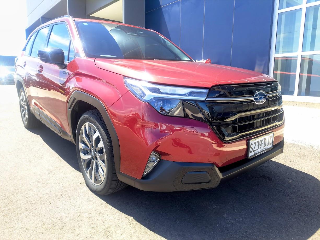 2025 Subaru Forester Hybrid Touring — photo 4
