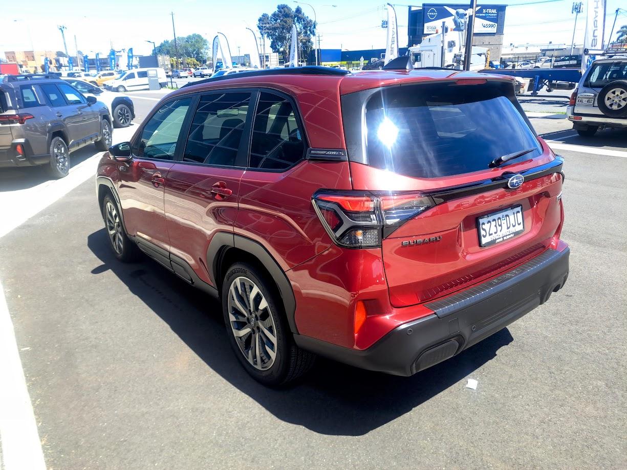 2025 Subaru Forester Hybrid Touring — photo 8