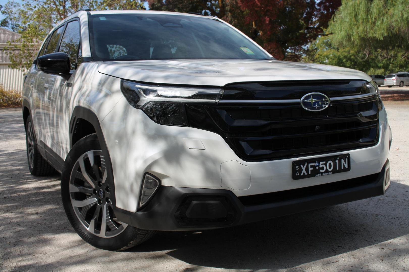 2025 Subaru Forester Hybrid Touring — photo 1