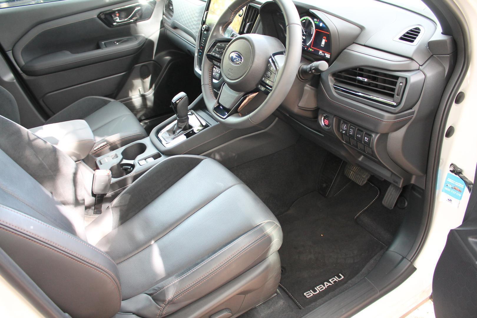 2025 Subaru Forester Hybrid Touring — photo 10