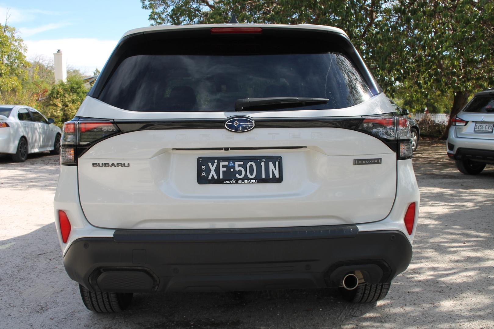 2025 Subaru Forester Hybrid Touring — photo 5