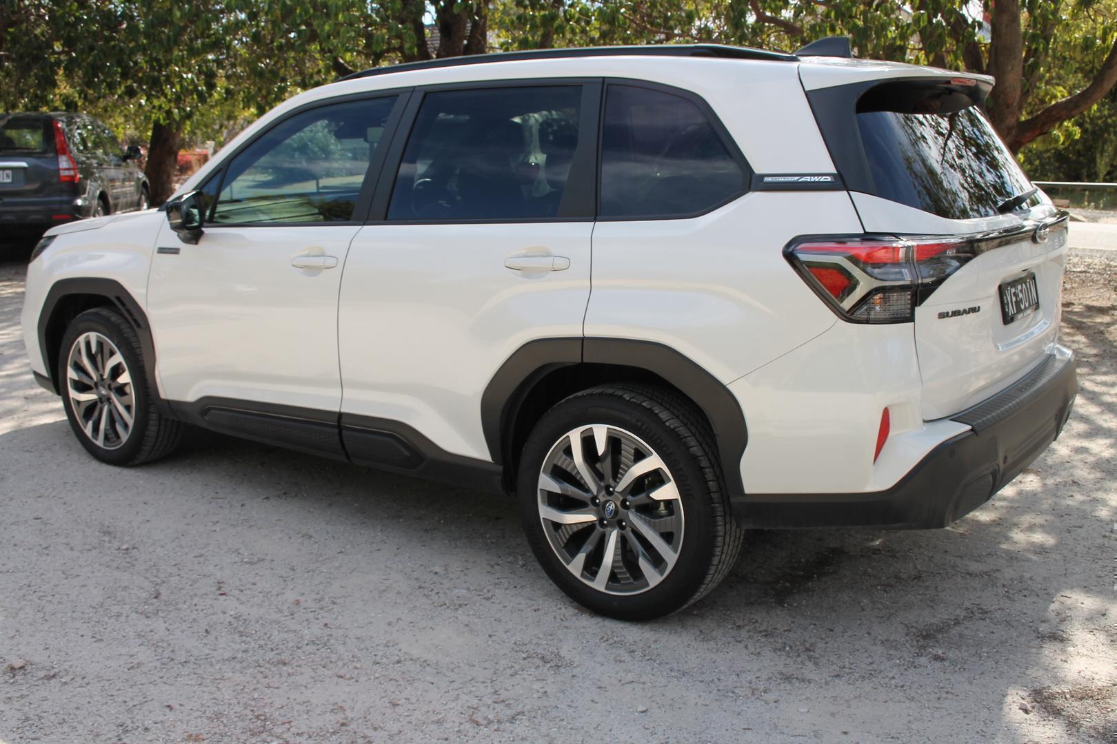 2025 Subaru Forester Hybrid Touring — photo 6
