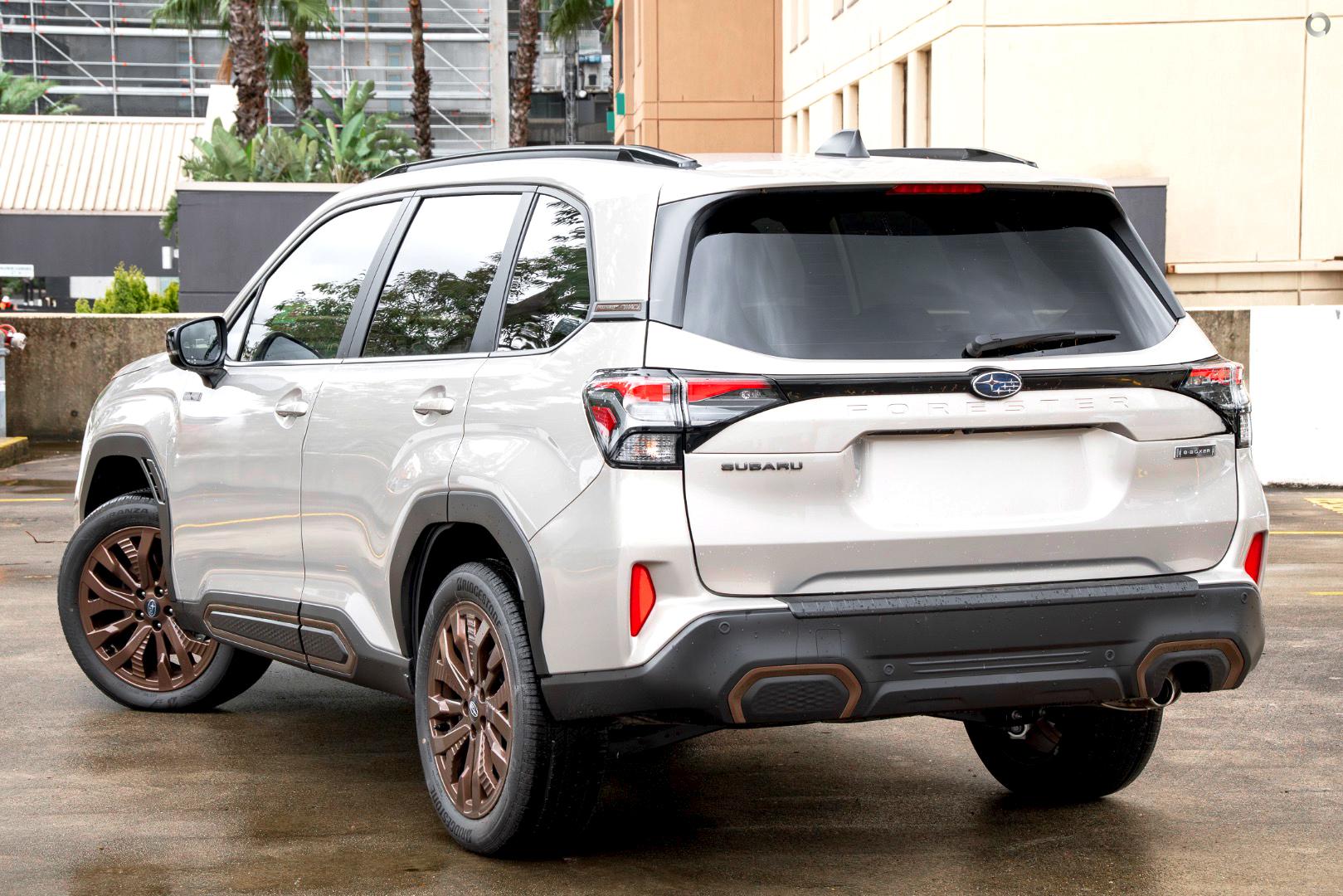2025 Subaru Forester Hybrid Sport — photo 2