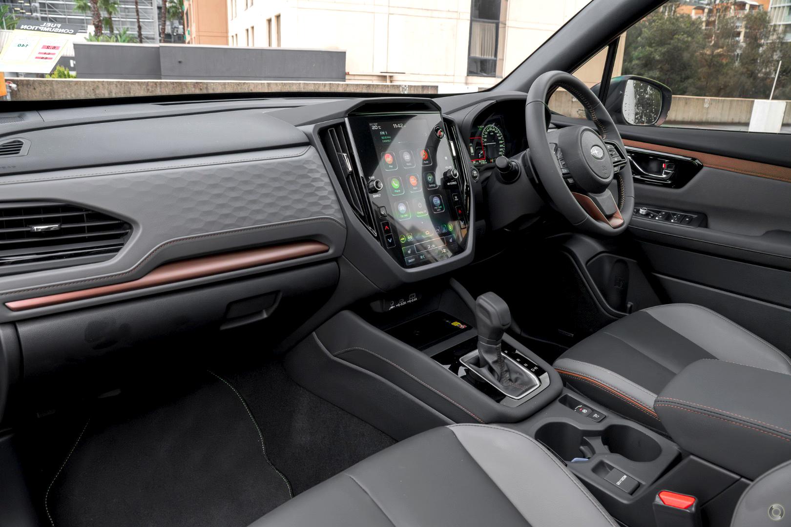 2025 Subaru Forester Hybrid Sport — photo 4