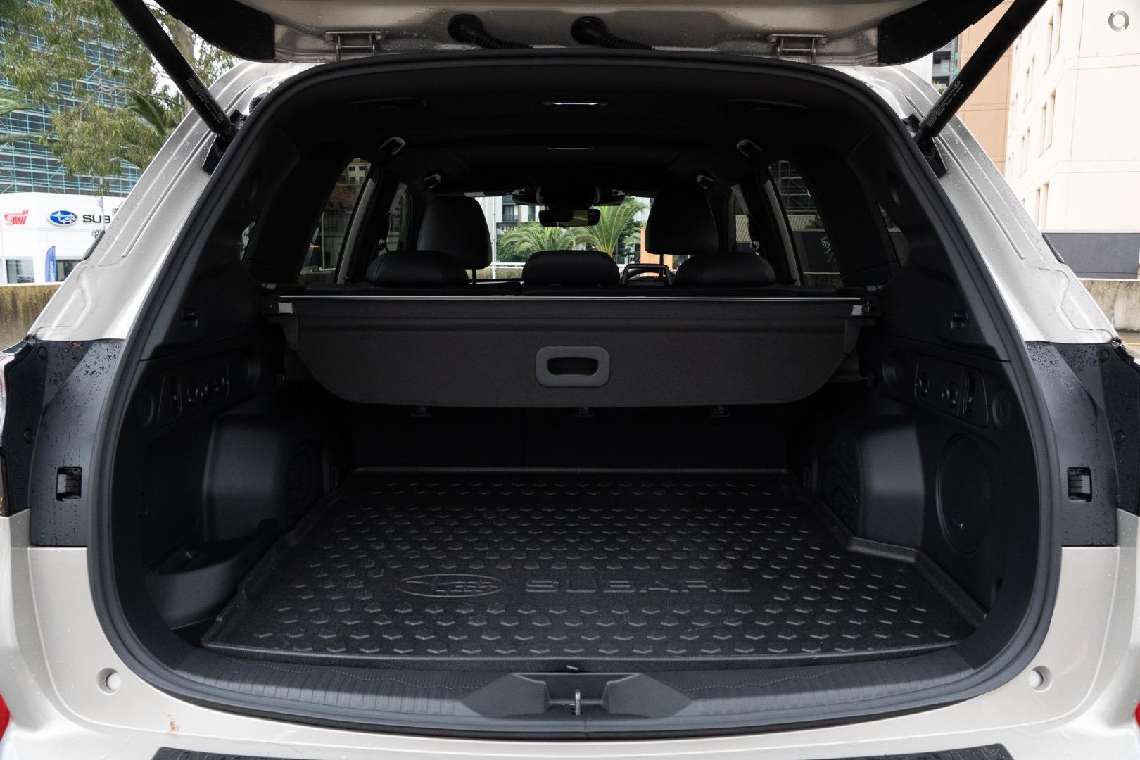 2025 Subaru Forester Hybrid Sport — photo 7