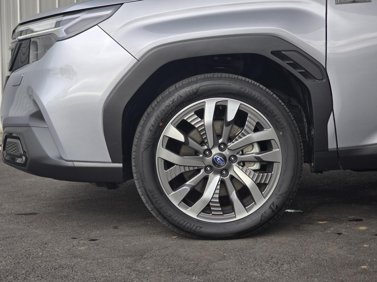 2025 Subaru Forester Hybrid Touring — photo 10