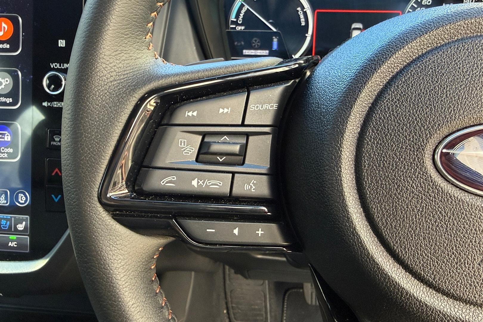 2025 Subaru Forester Hybrid Touring — photo 11