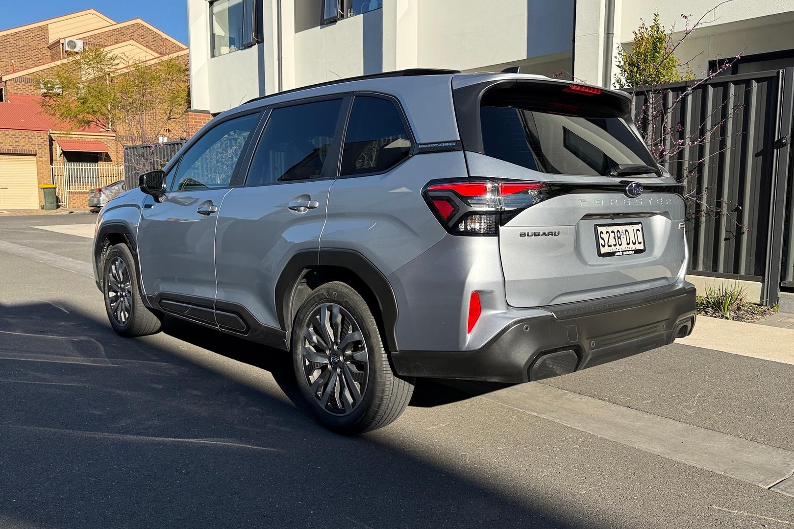 2025 Subaru Forester Hybrid Touring — photo 6