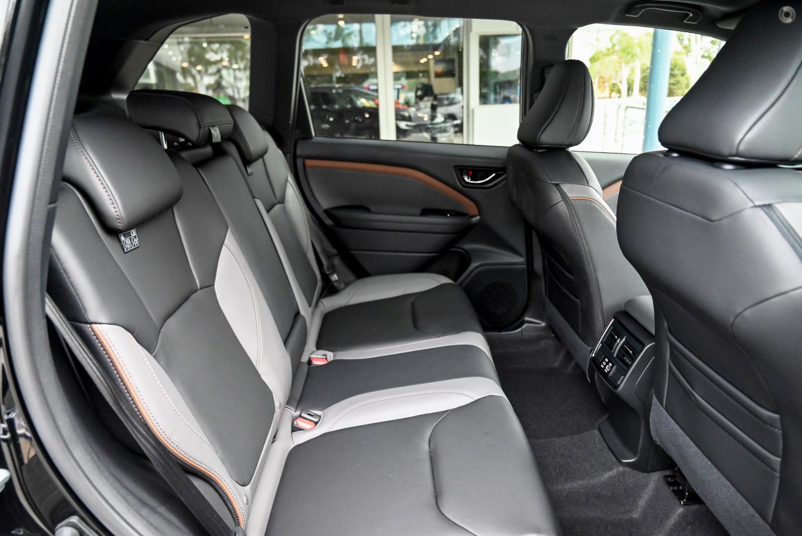 2025 Subaru Forester Hybrid Sport — photo 10