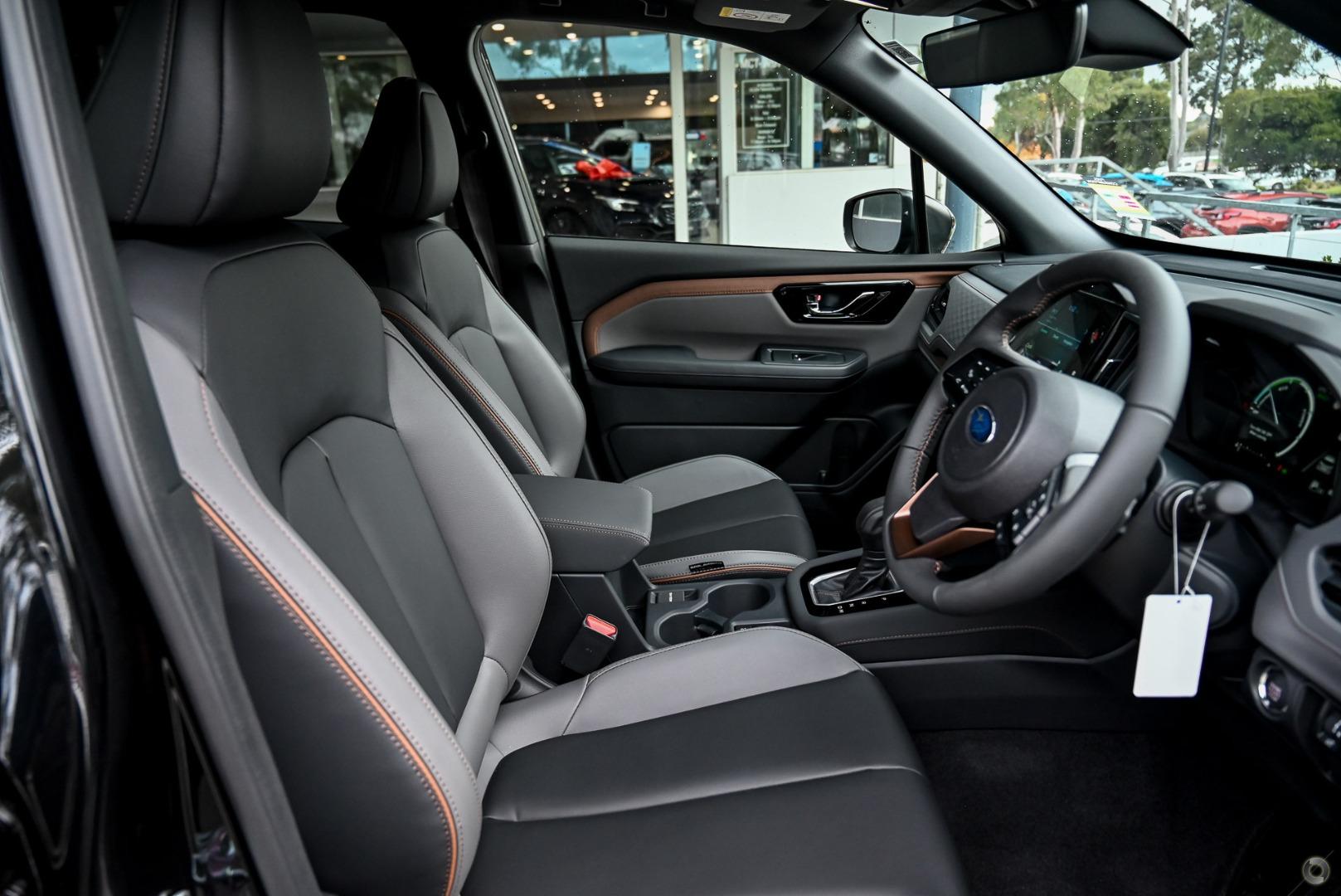 2025 Subaru Forester Hybrid Sport — photo 6
