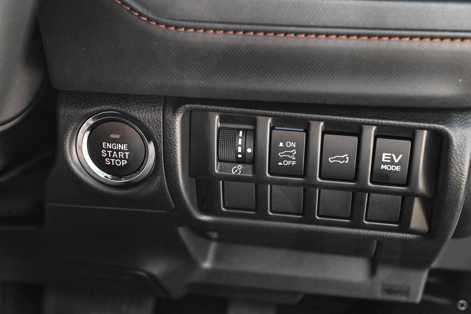 2025 Subaru Forester Hybrid Touring — photo 14