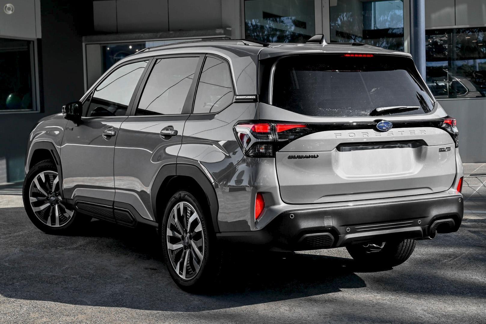 2025 Subaru Forester Hybrid Touring — photo 4