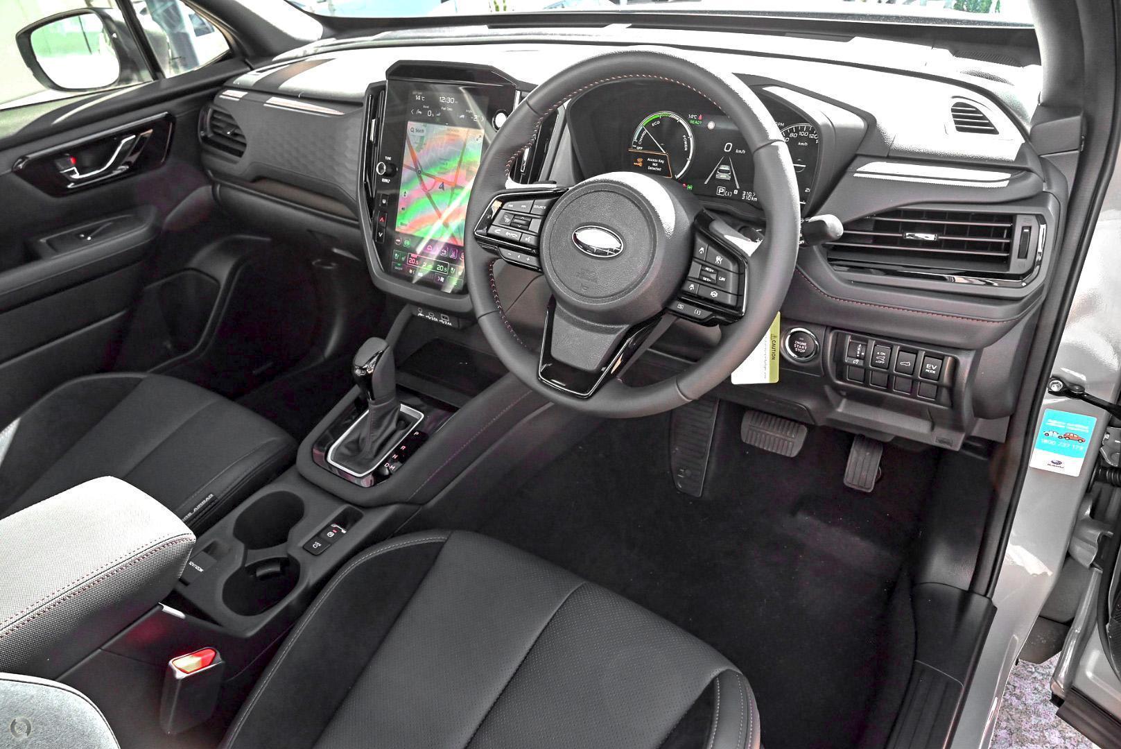 2025 Subaru Forester Hybrid Touring — photo 6