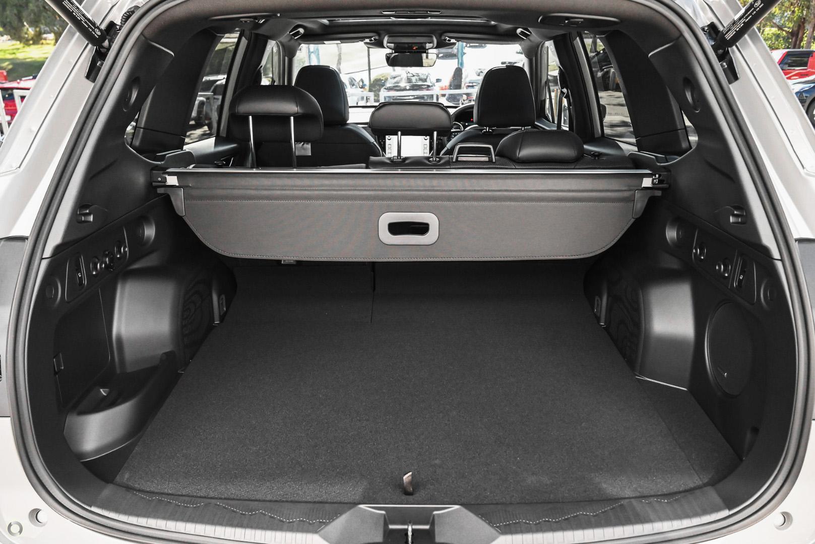 2025 Subaru Forester Hybrid Touring — photo 10