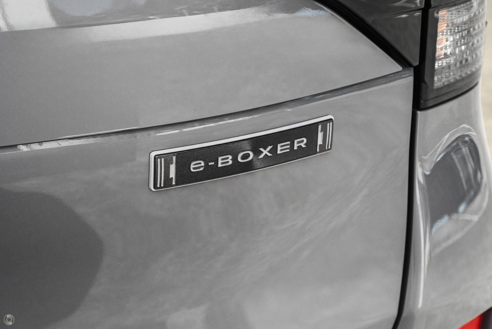 2025 Subaru Forester Hybrid Touring — photo 11