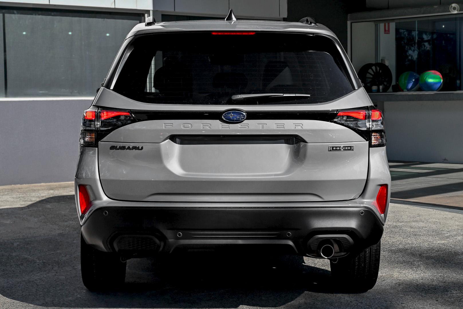 2025 Subaru Forester Hybrid Touring — photo 3