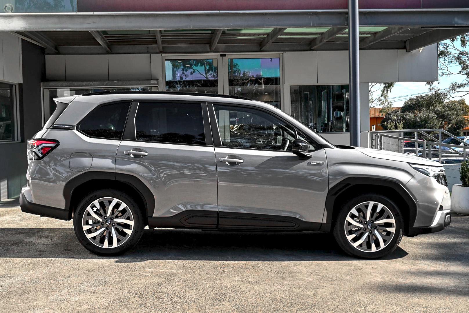 2025 Subaru Forester Hybrid Touring — photo 5