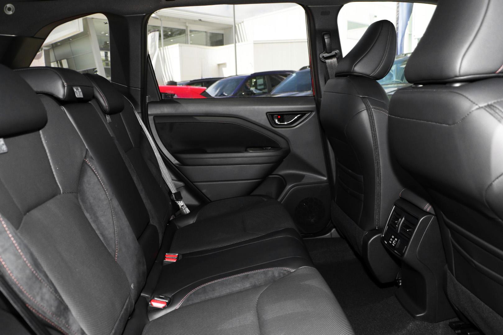 2025 Subaru Forester Hybrid Touring — photo 10