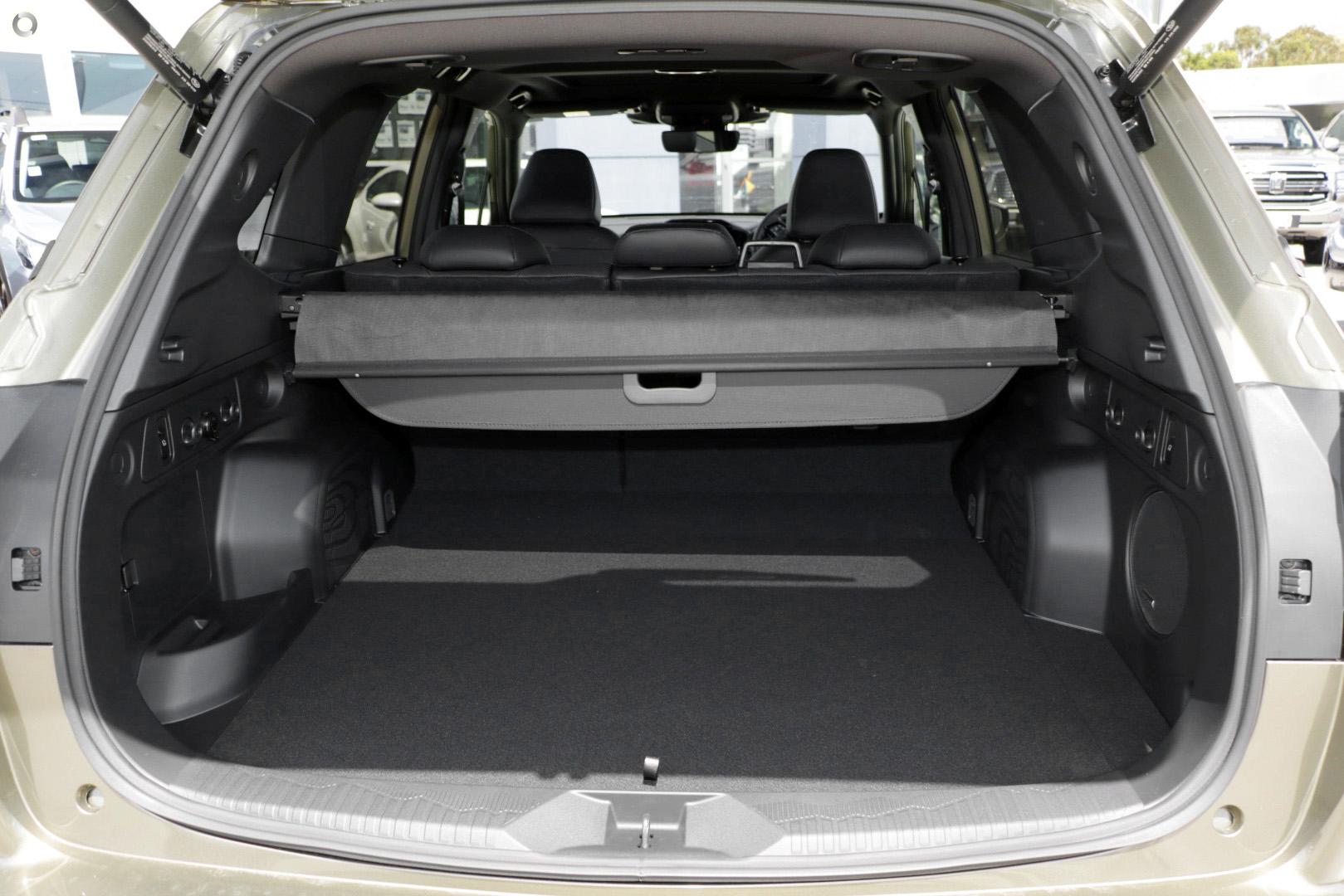 2025 Subaru Forester Hybrid Touring — photo 11