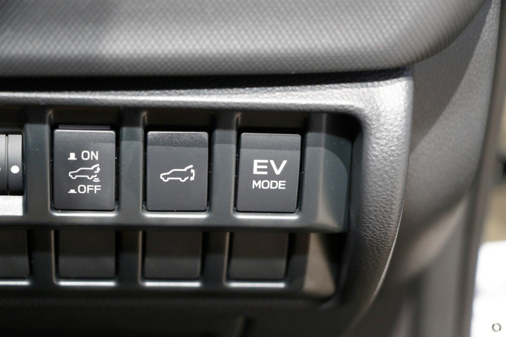 2025 Subaru Forester Hybrid Touring — photo 14