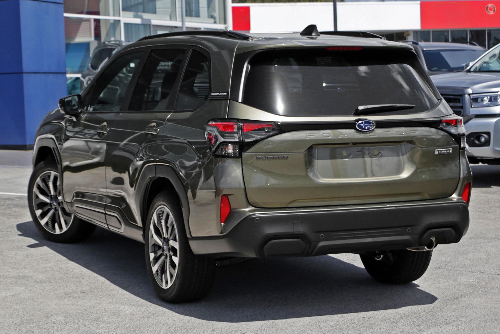 2025 Subaru Forester Hybrid Touring — photo 4