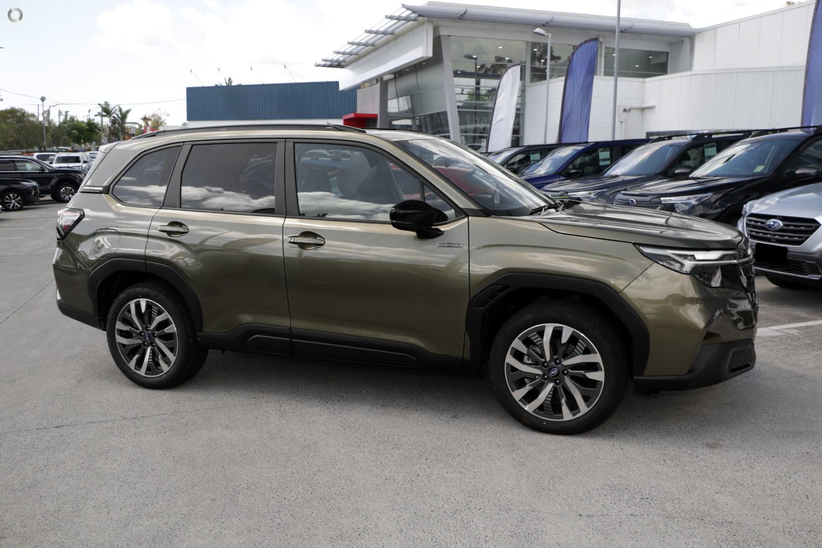 2025 Subaru Forester Hybrid Touring — photo 5