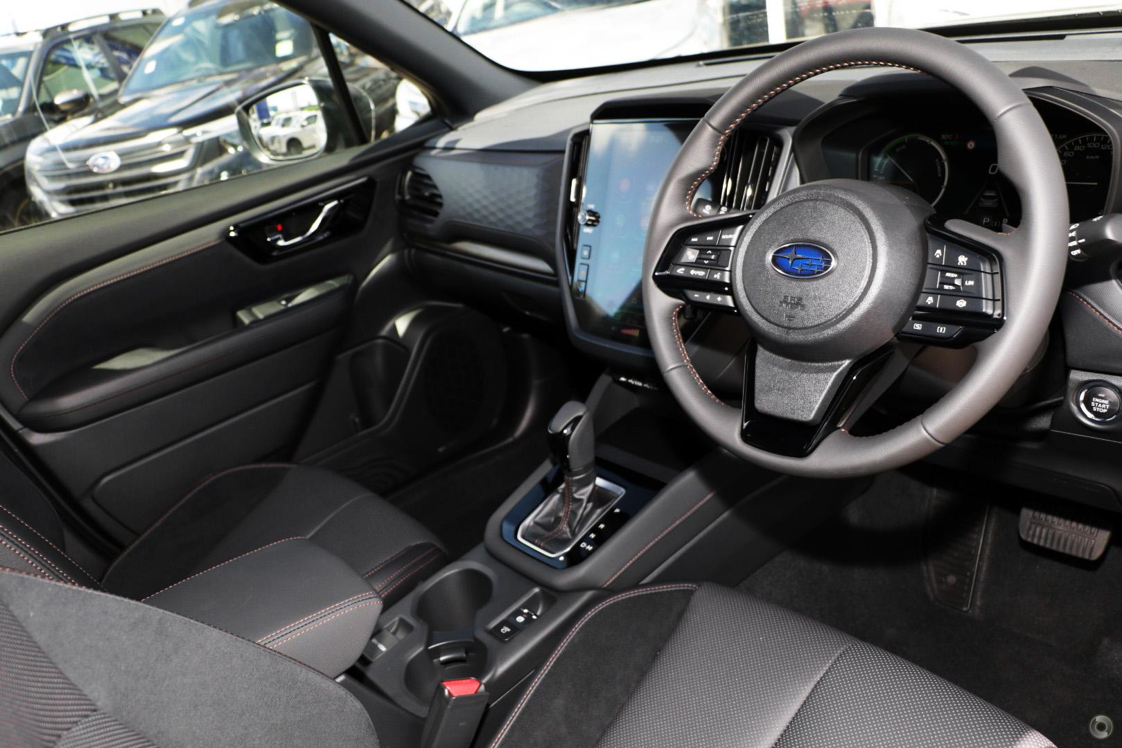 2025 Subaru Forester Hybrid Touring — photo 6