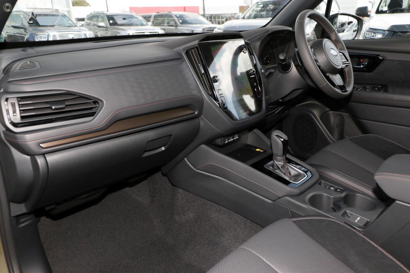 2025 Subaru Forester Hybrid Touring — photo 7