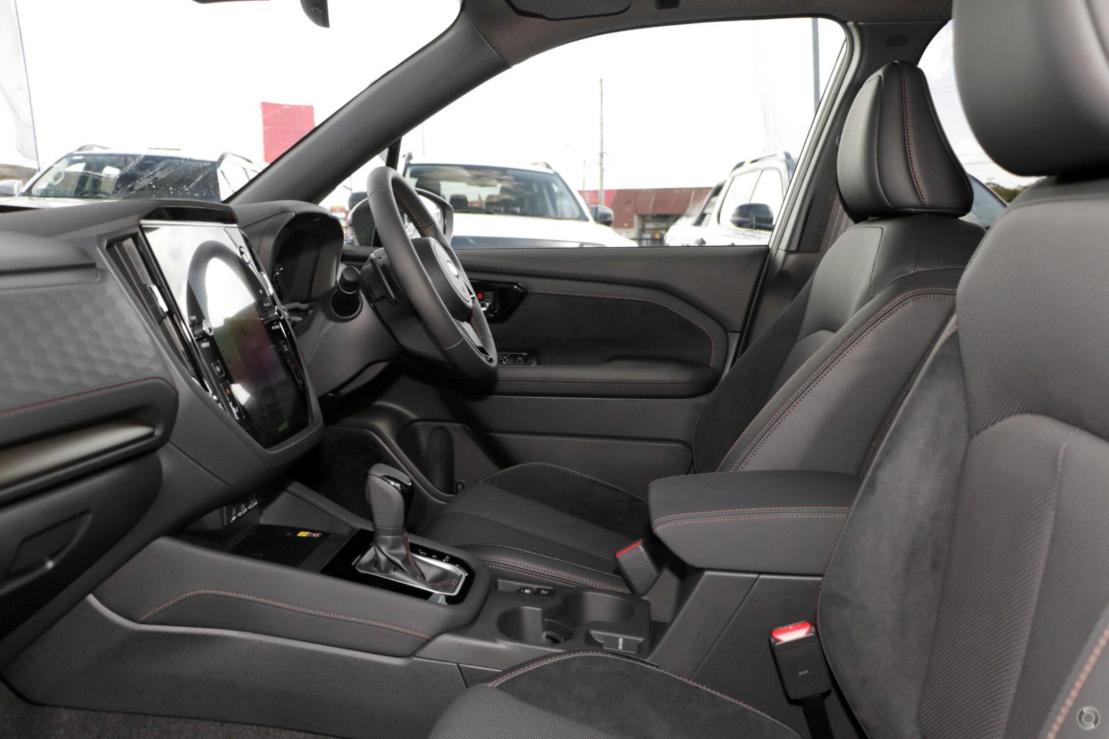 2025 Subaru Forester Hybrid Touring — photo 8